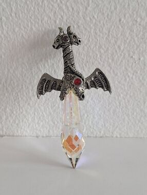 Pendant three-headed dragon, crafted from pewter and Crystal